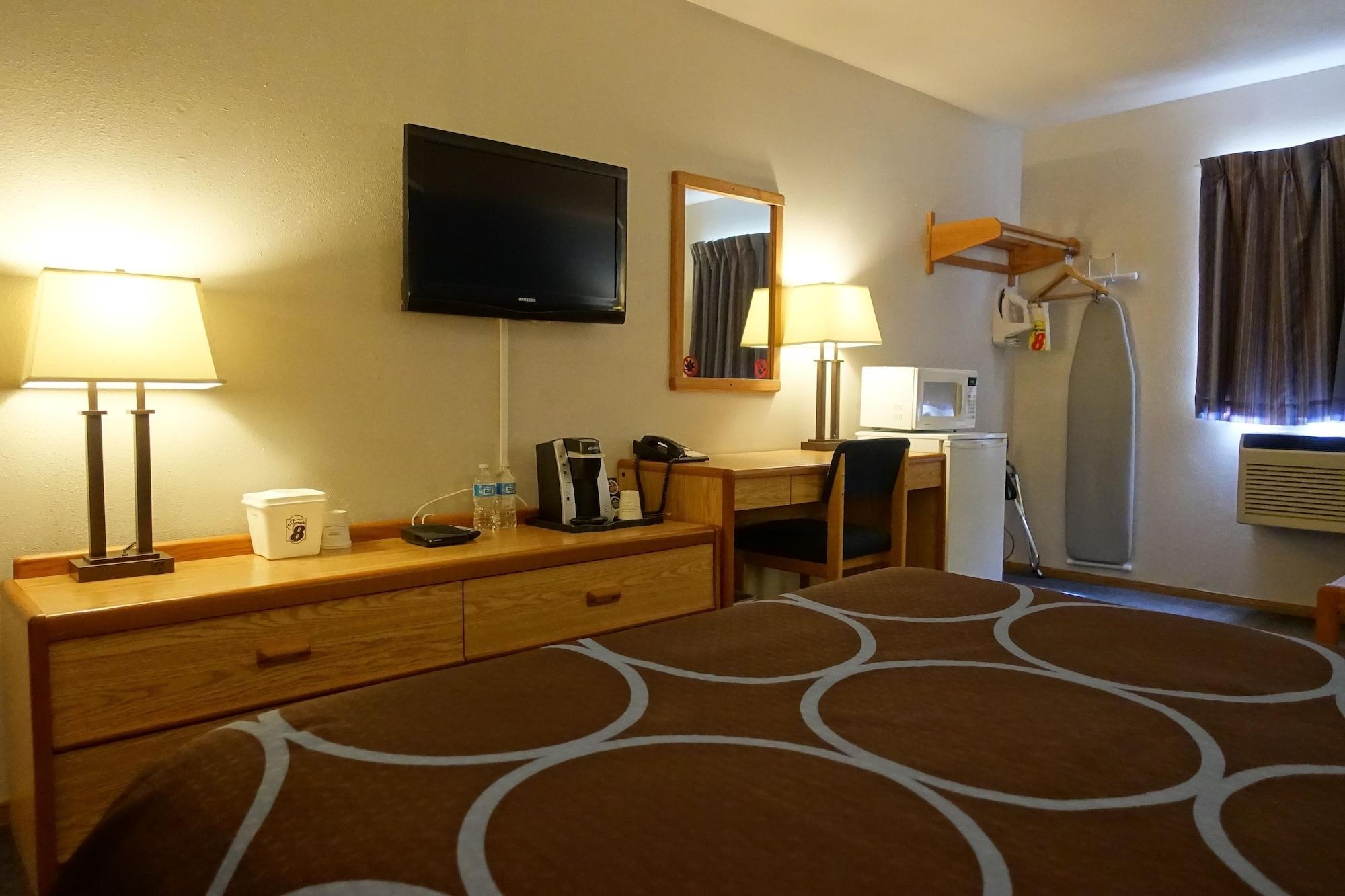 ซูเปอร์ 8 บาย วินด์แฮม สวิฟต์ เคอร์เรนต์ Hotel สวิฟท์เคอร์เรนท์ ภายนอก รูปภาพ